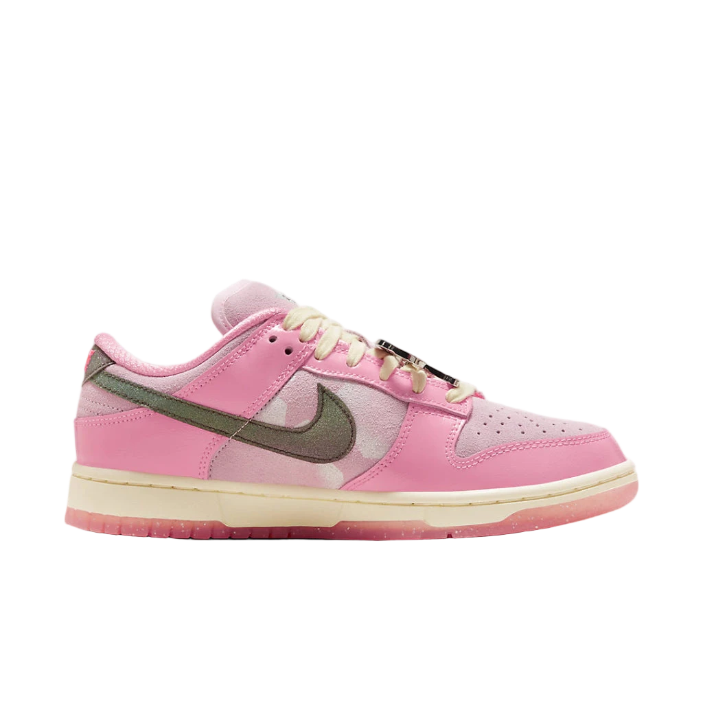Dunk Low 'Barbie'